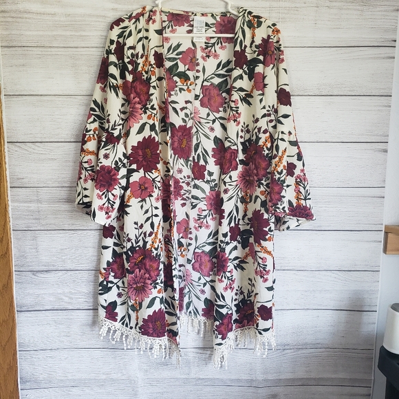 Time and Tru Tops - 6/$30 Time and Tru one floral blouse
